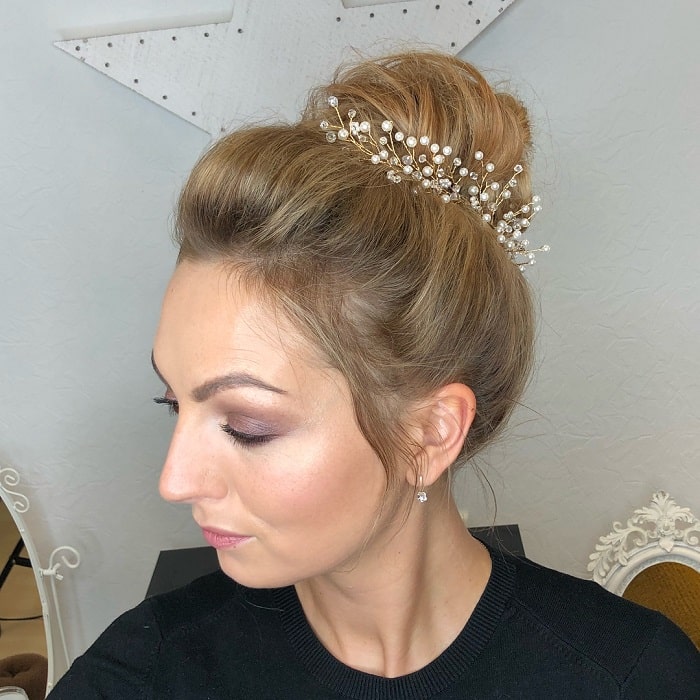 Download 41 Classy Messy Bun Hairstyles to Try in 2020