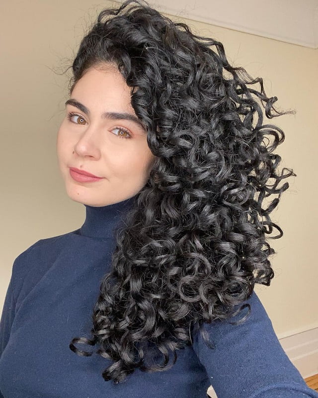 thick curly hair for round faces